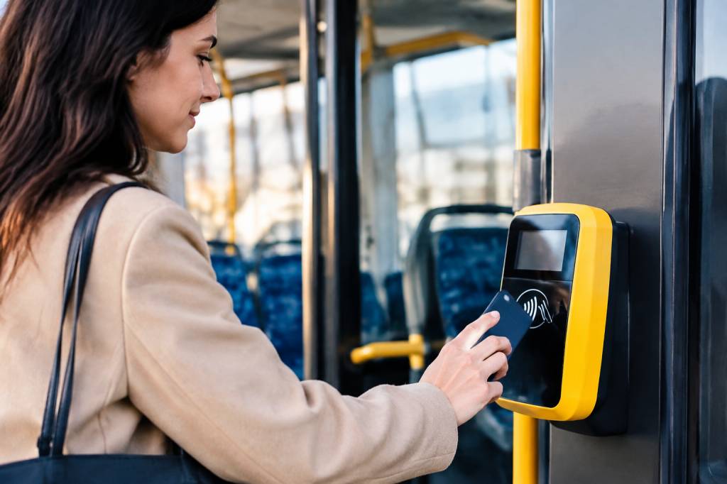 Billettique dans les transports : fonctionnement et solutions pour les voyageurs