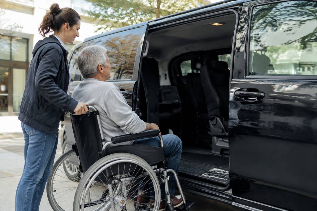 Mobilité réduite : comment réserver un taxi adapté à ses besoins ?